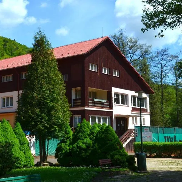 Sport Hotel Gejzirpark，位于Stružná的酒店