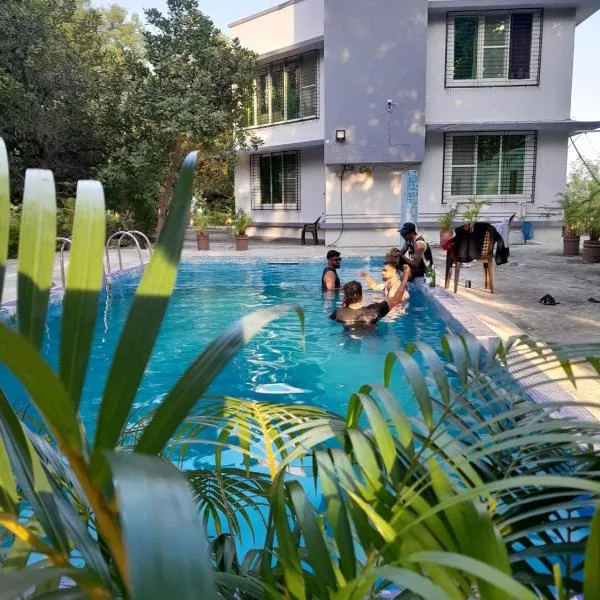 Ivy Maitri Farm 3 Bhk with Private Pool - Badlapur，位于巴德拉普尔的酒店