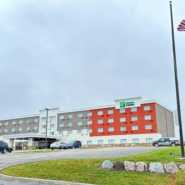 Holiday Inn Express Big Rapids, an IHG Hotel，位于Canadian Lakes的酒店