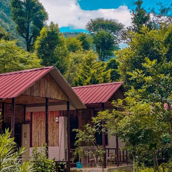 Vedant Valley Resort, Kund-Guptkashi, By Himalayan Eco Lodges，位于Kurchhola的酒店