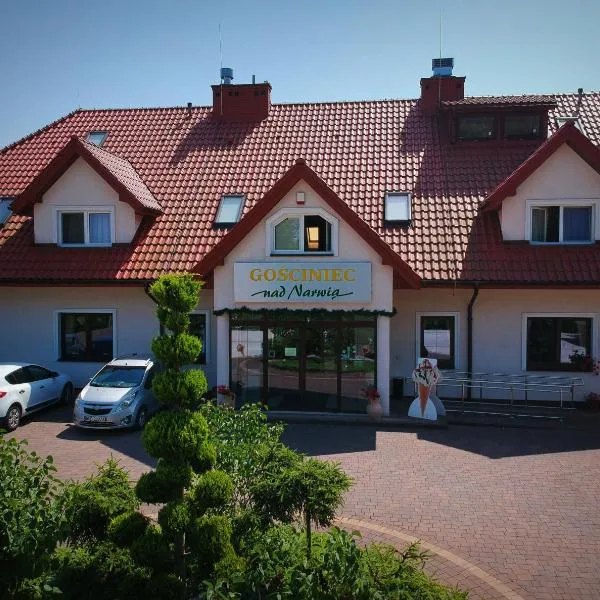 GOŚCINIEC NAD NARWIĄ - Airport Modlin，位于Trzciany的酒店