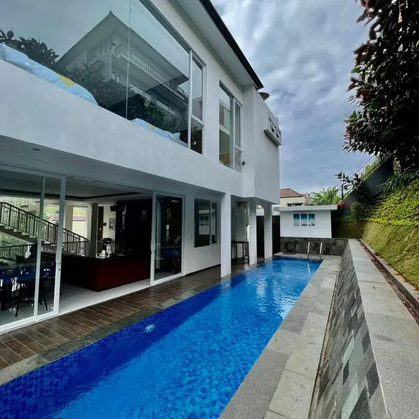 Platinum Yellow Bandung Villa 24 Pax Private Pool，位于Bengkok的酒店
