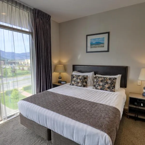 Ramada Suites by Wyndham Queenstown Remarkables Park，位于Wharehuanui的酒店