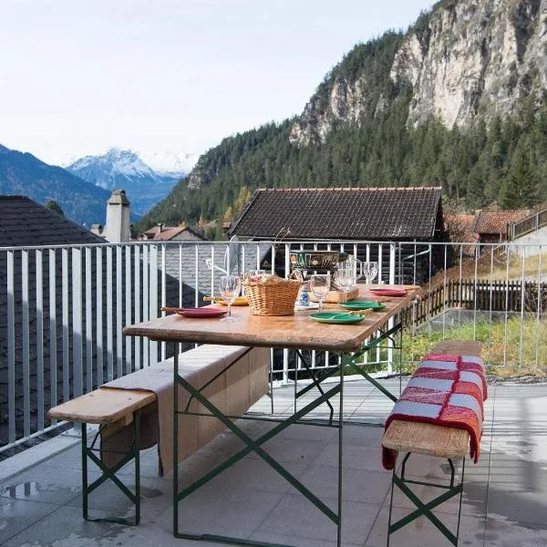 Large alpine house for 10 with panoramic view，位于Schmitten的酒店