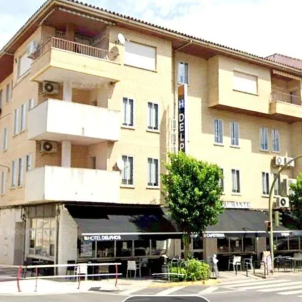 Hotel Delphos，位于Perales del Puerto的酒店