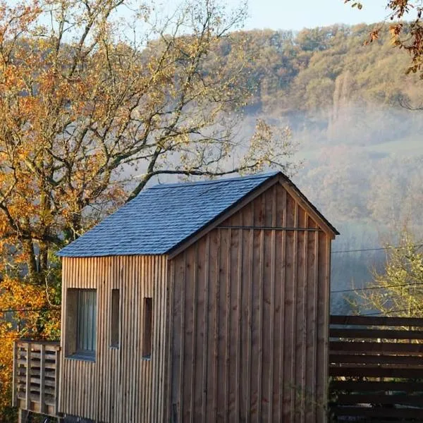 A LA BELLE ECORCE- tiny house，位于蒂雷纳的酒店