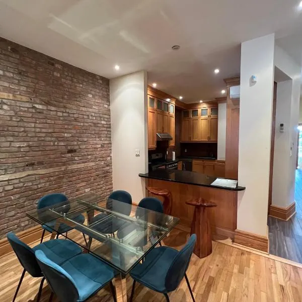 Spacious Downtown Montreal Apartment, 4BR-2BA,Free Wifi，位于Sainte-Catherine的酒店