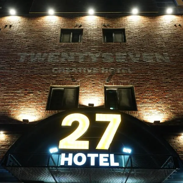 27 Hotel，位于军浦市的酒店