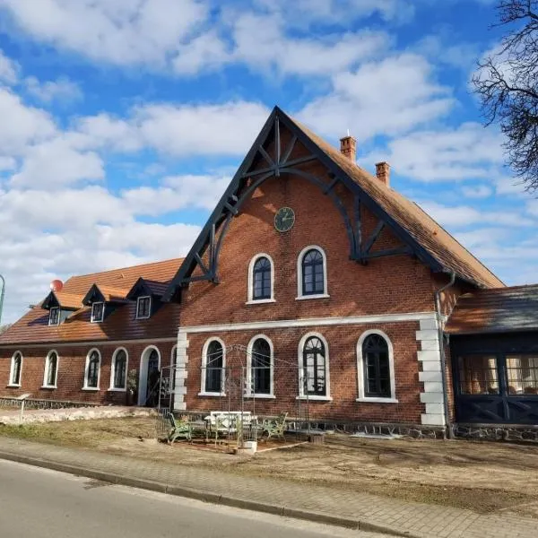 Inspektorenhaus Dobbin Ferienpension，位于Langhagen的酒店