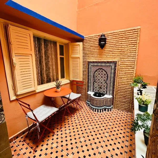 Joli appartement avec patio, parking et toit terrasse Nice apartment with patio, parking and rooftop，位于Oulad Sidi Cheïkh的酒店
