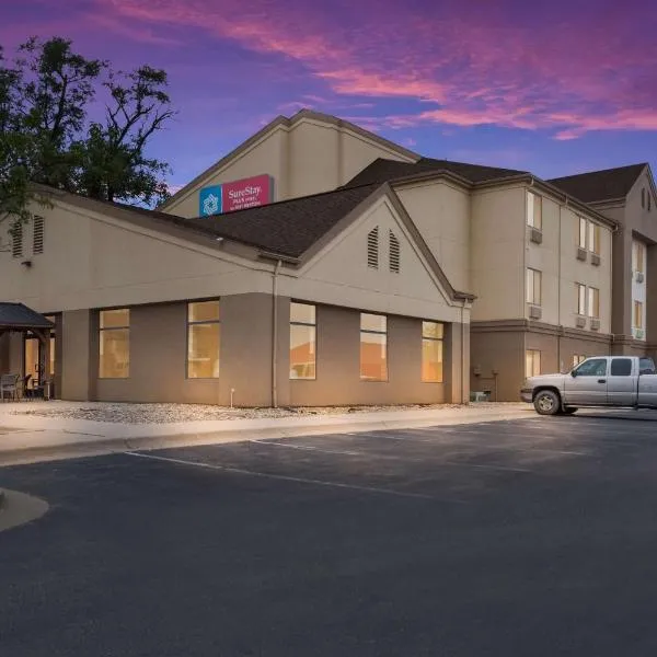 SureStay Plus Hotel by Best Western Coralville Iowa City，位于克拉尔维尔的酒店