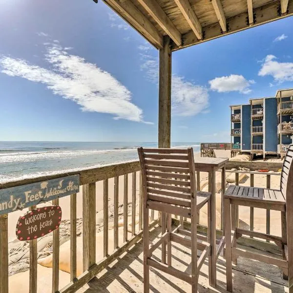 North Topsail Oceanfront Condo with Balcony!，位于北托普塞尔海滩的酒店