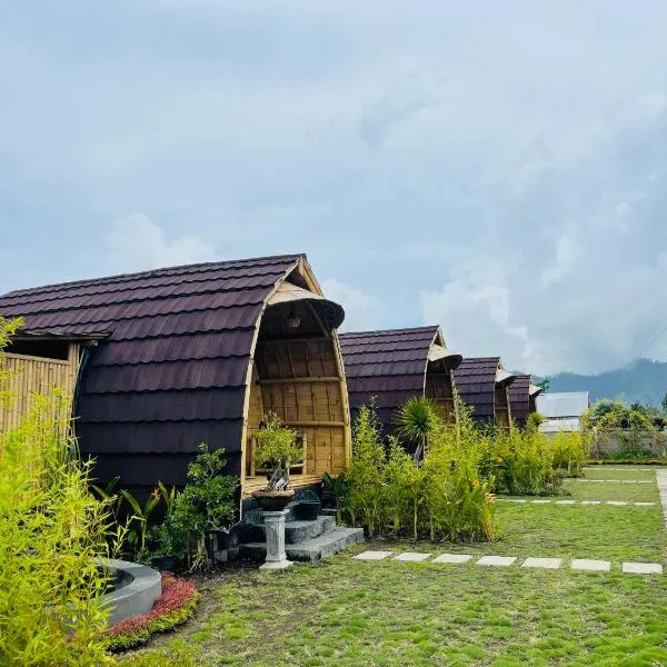 Tegal Bamboo cottages & private hot spring，位于Baturaja的酒店