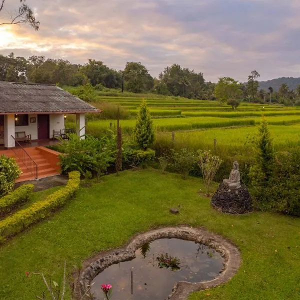 StayVista at Firefly By The River with Breakfast，位于库斯哈尔纳加尔的酒店