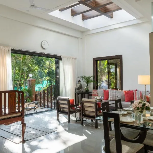SaffronStays Uno Crest, Lonavala - 4 BDR Artistically Decorated Villa Near Bhushi Dam，位于罗纳瓦拉的酒店