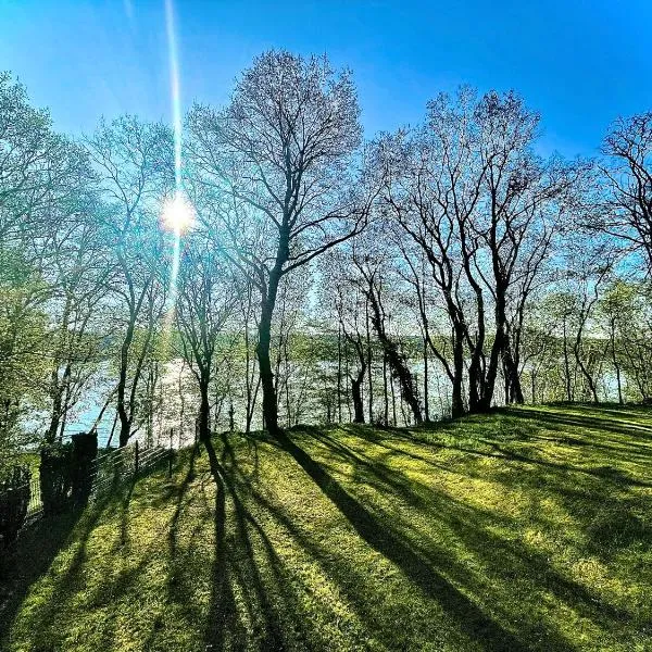 100m2 Fewo im Haus am See mit Garten bei Potsdam，位于施维洛塞的酒店