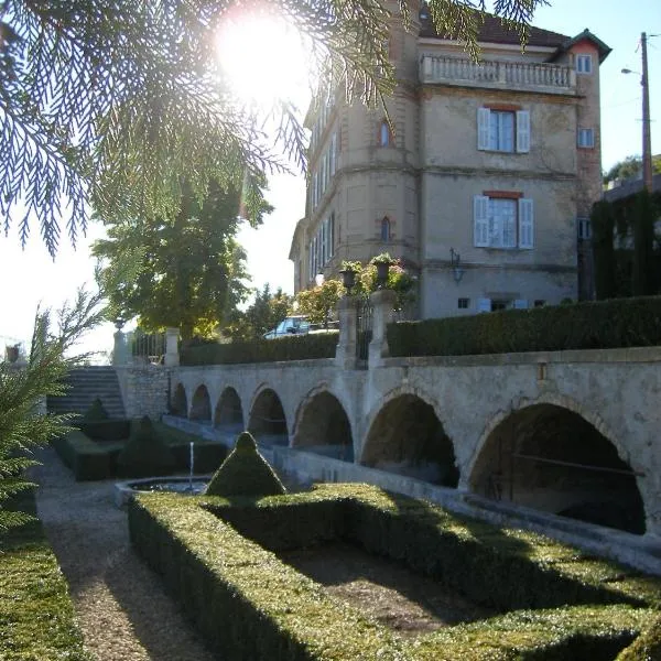 大花园城堡酒店，位于Saint-Martin-de-Brômes的酒店