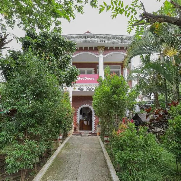 RedDoorz at Villa Puncak Tidar，位于Sengon的酒店
