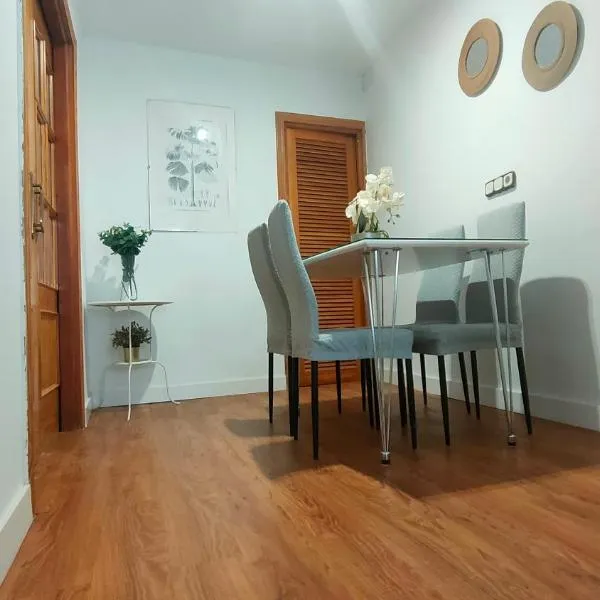 Amplio Apartamento Familiar de 3 Dormitorios en La Zubia Granada a un Paso de la Alhambra y Sierra Nevada，位于拉苏维亚的酒店