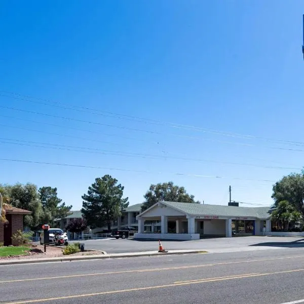 金曼西6汽车旅馆，位于Golden Valley, AZ的酒店