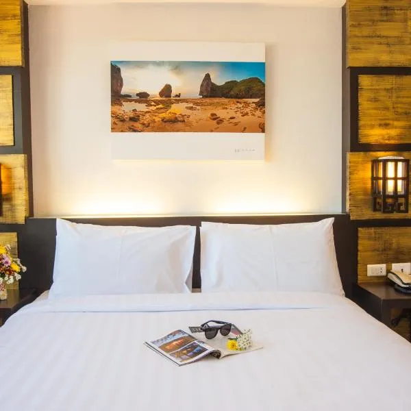 水晶酒店 ，位于普吉镇的酒店