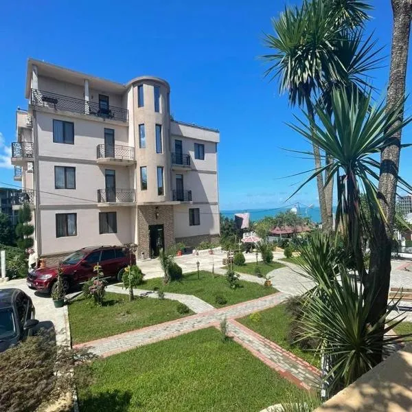 Green Yard Hotel，位于巴统的酒店