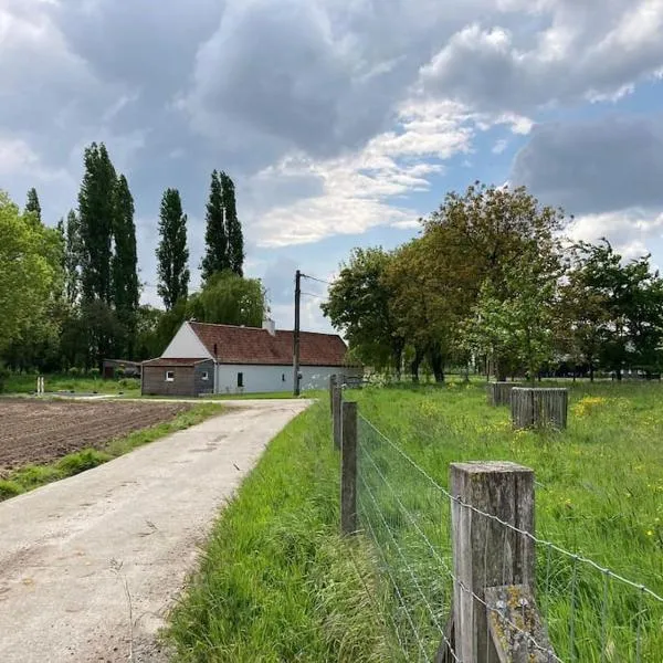 Cosy Cott, een verborgen logeerplek in het landelijke Poeke.，位于Kaprijke的酒店