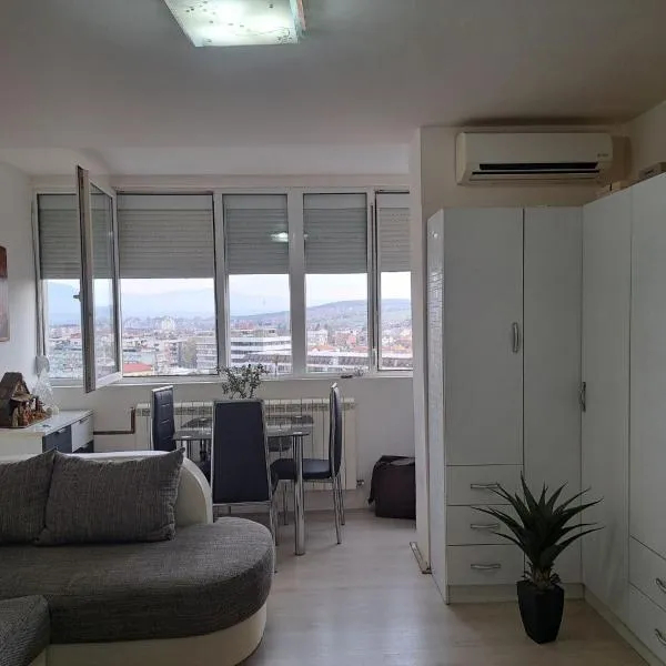 Apartman sa panoramom，位于克鲁舍瓦茨的酒店