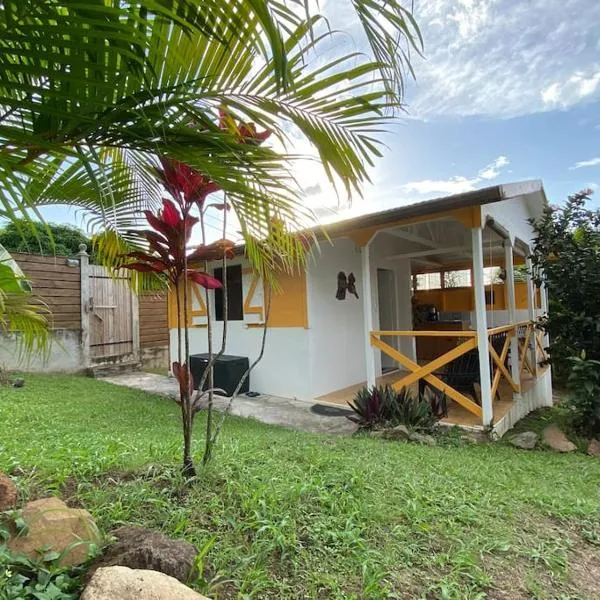 Charmant bungalow avec piscine Kaz' Basse，位于波尔兰特的酒店