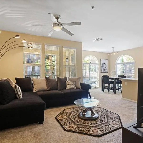 Luxury 2BR/2BA!5Min to Disney! Angelstadium! HondaCenter.，位于圣安娜的酒店