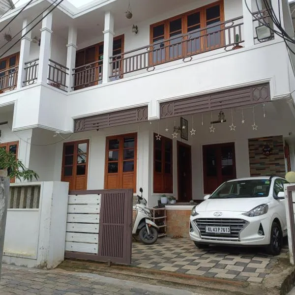 PRAKRITI HOMESTAY Fortkochi Air Conditioned Rooms，位于科钦的酒店