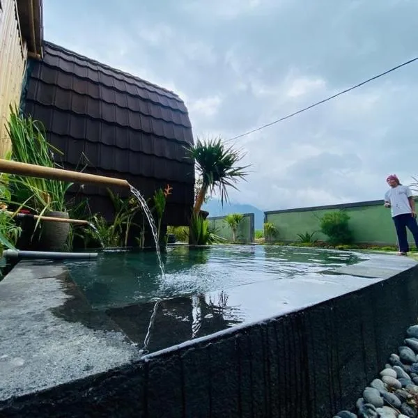 Tegal Bamboo cottages & private hot spring，位于Baturaja的酒店