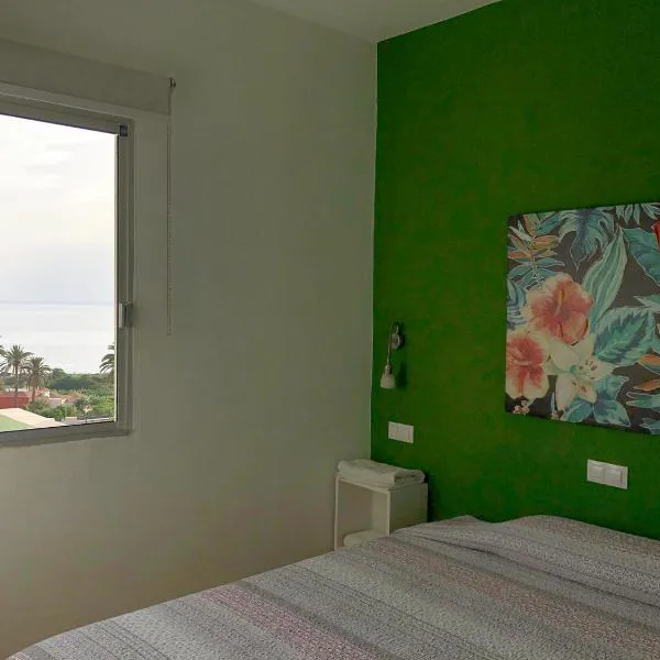 孔查公寓，位于La Playa Calera的酒店