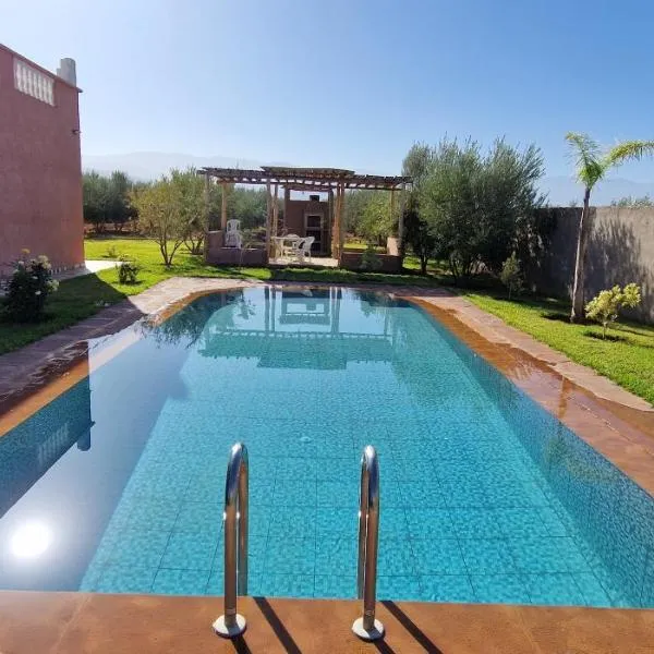 DAR MORAD villa entière avec piscine privée ds une ferme de 4Ha，位于Timzilite的酒店