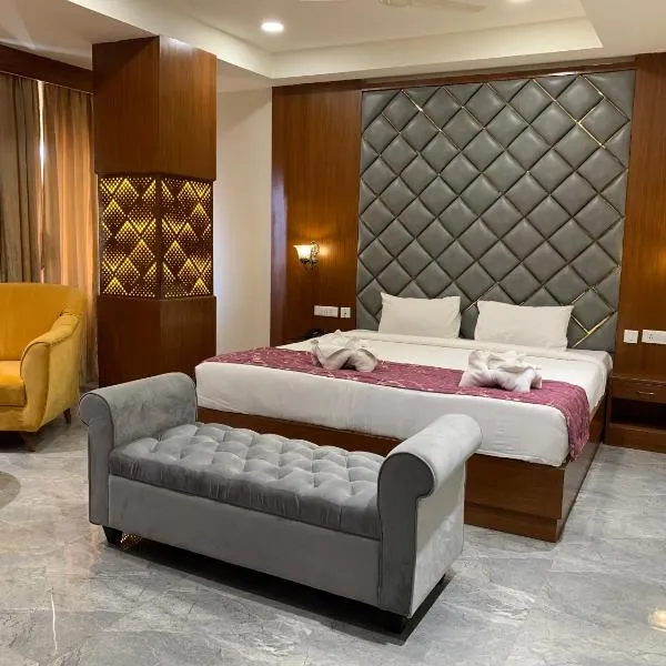 海得拉巴格兰德酒店，位于Kothur的酒店