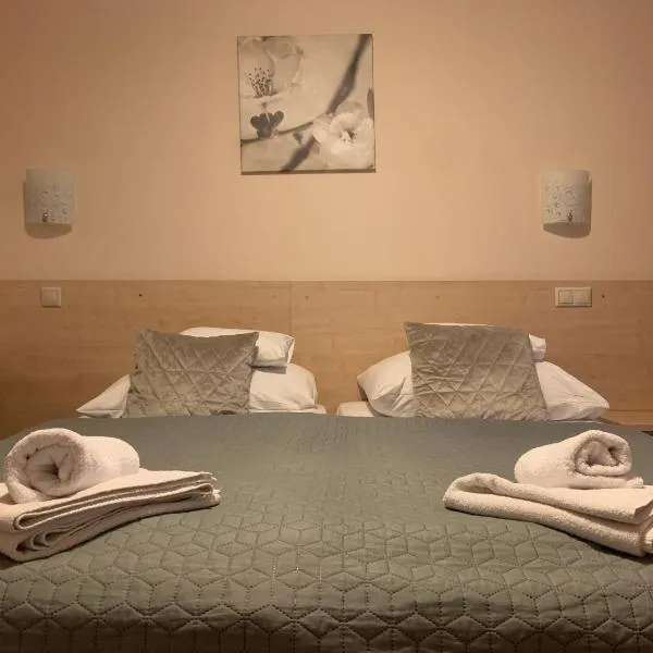 尼姆洛德埃斯伊特姆酒店，位于莫雄马扎尔古堡的酒店