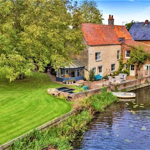 Finest Retreats - Islip Mill House - Beautiful Riverside Home，位于Stanwick的酒店