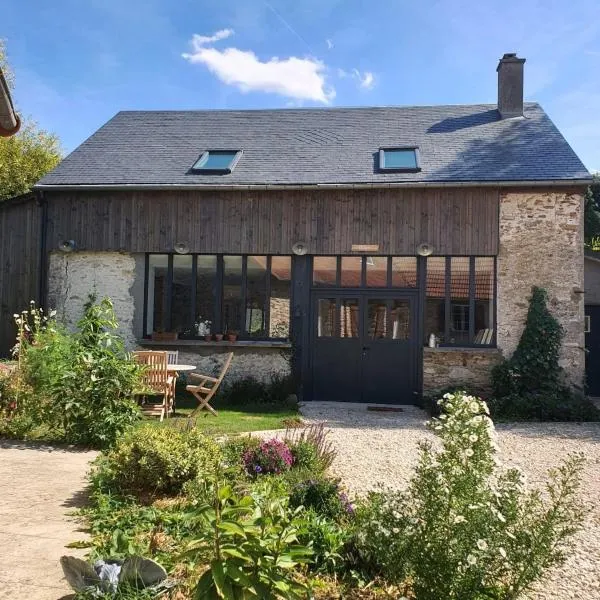 Domaine des Pousses, gîte au coeur d'un village de campagne，位于Poigny-la-Forêt的酒店