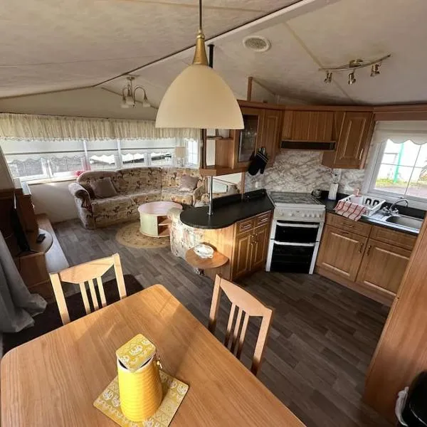 Willerby Granada 2-Bedroom Caravan, Glasgow，位于科特布里奇的酒店