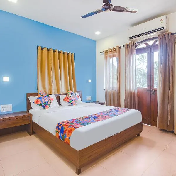 FabExpress Coco Goa Resort With Pool, Arpora，位于萨利加奥的酒店