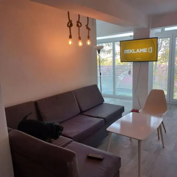 Lovely 1- bedroom condo close to downtown，位于斯科普里的酒店