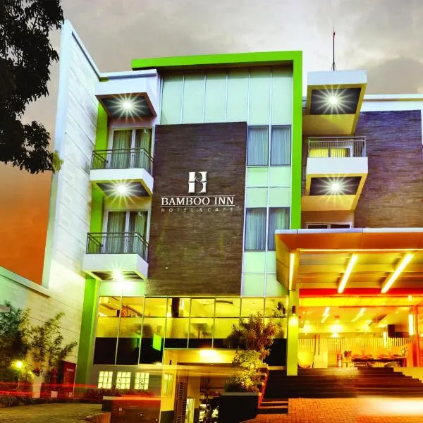 BAMBOO INN HOTEL & CAFE，位于雅加达的酒店