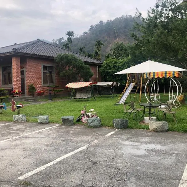 乡村民宿餐厅，位于Guoxing的酒店