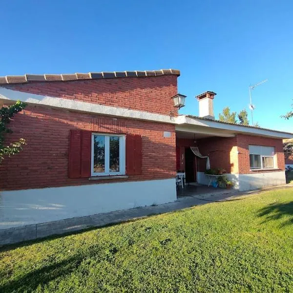 Chalet de Tony Verde en plena naturaleza，位于Martín Muñoz de las Posadas的酒店