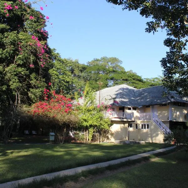 Mancotta Heritage Chang Bungalow，位于迪布鲁加尔的酒店