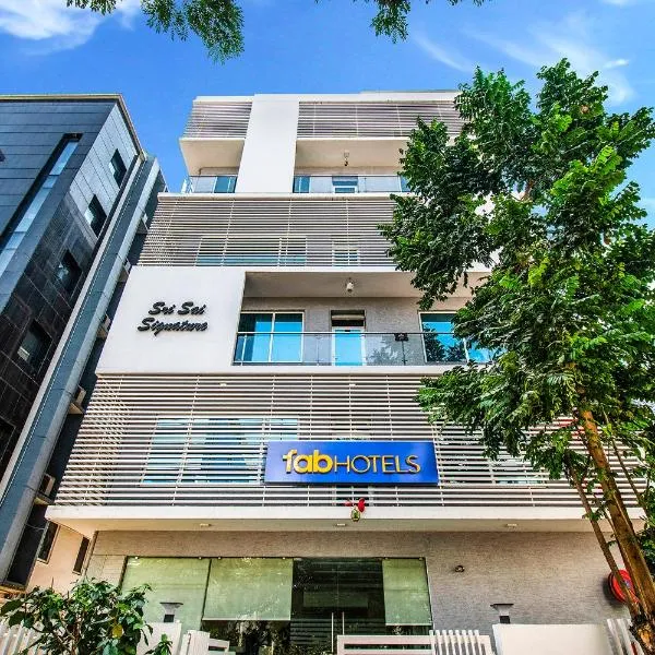 FabHotel Pearl City HiTech City，位于Kundakal的酒店