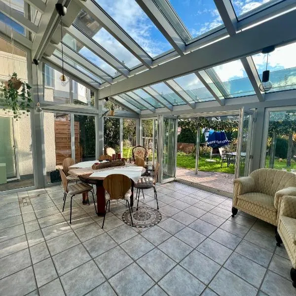 Ferienwohnung Müllheim - mit Garten und Wintergarten，位于穆尔海姆的酒店