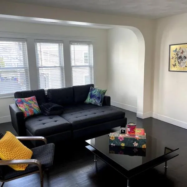 Modern Three Bedroom Condo - Boston，位于塞伦的酒店