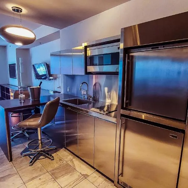 Luxury 53rd Flr Condo with Amazing Sunset View & Balcony NO ReFee at Palms Place，位于拉斯维加斯的酒店