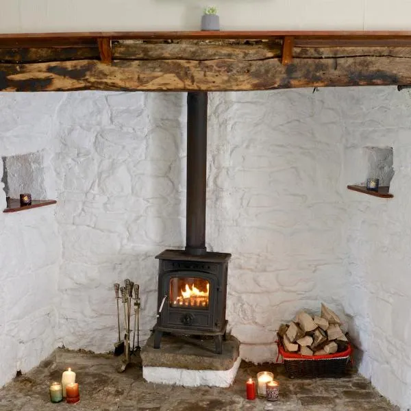 Corderry Farmhouse, idyllic cottage amid 250 acres，位于Galbally的酒店